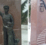 Фонарь на памятнике "Детям войны" случайно повредил дворник - Olshanka.Ru